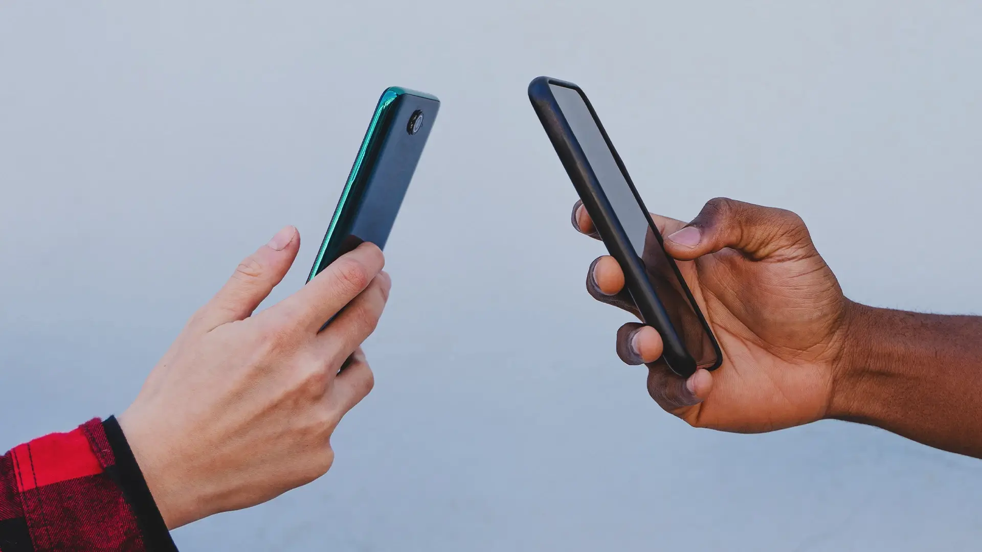 Celular Intermediário vs Top de Linha: Qual Vale Mais a Pena?